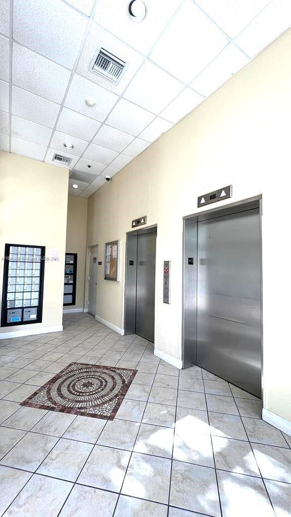 Foto del edificio - 1200 Town Center Dr