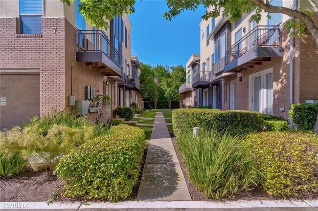 Building Photo - 2 br, 2.5 bath  - 1209 Kinney Ave Apt D