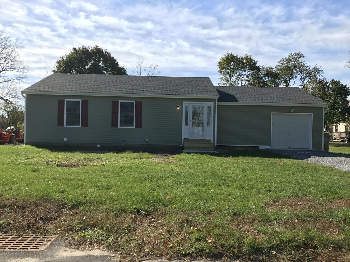 Primary Photo - 97 Hickory Ln