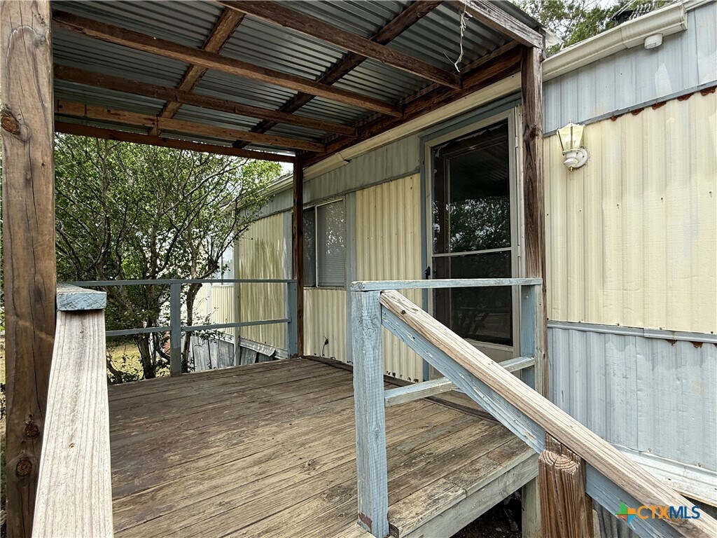 Foto del edificio - 222 Six Pines Rd