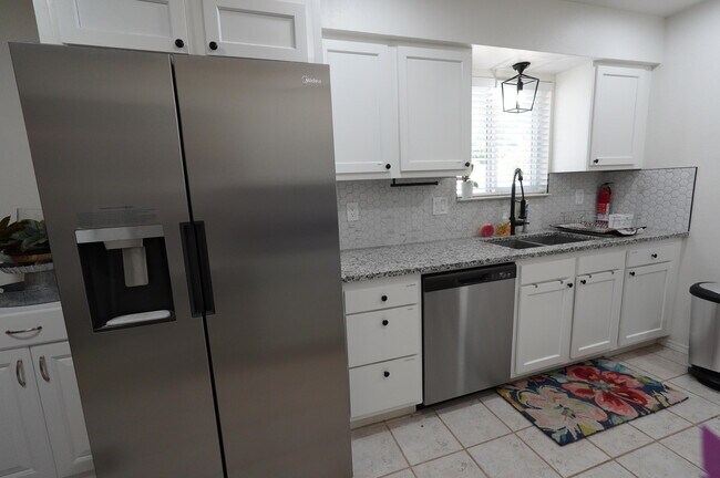 Foto del edificio - 6501 Dungan St NE