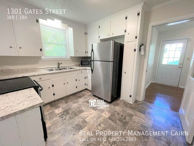 Building Photo - Updated 3 Bedroom, 1 Bath Home