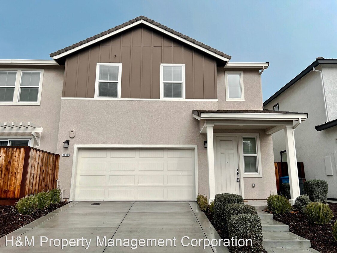 3 br, 2.5 bath House 1420 Carriage Road Alquileres en Hollister, CA