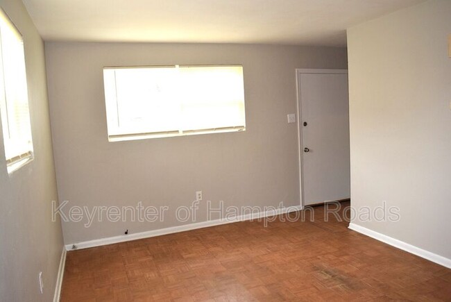 Foto del edificio - 1216-1218 Hoover Ave