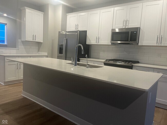 Foto del edificio - 6978 Equality Blvd