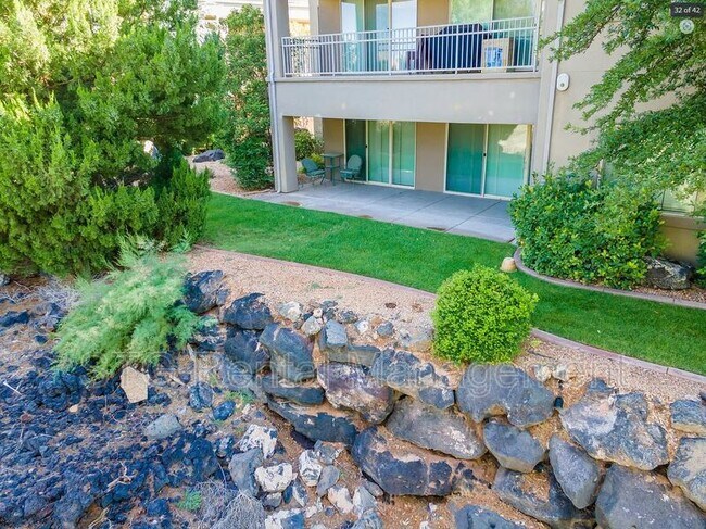 Foto del edificio - 225 N Country Ln