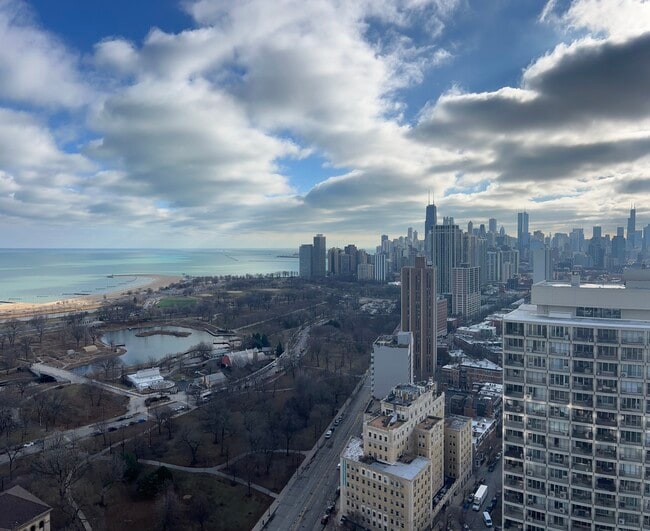 Foto del edificio - 2020 N Lincoln Park W