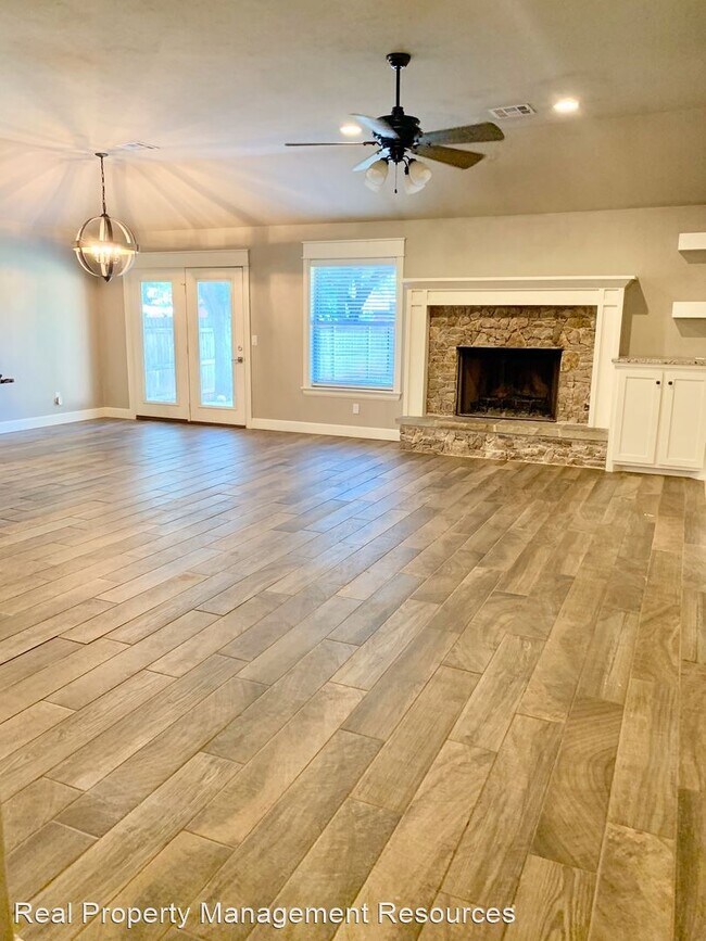 Building Photo - 3 br, 2 bath House - 1801 Yosemite Pl