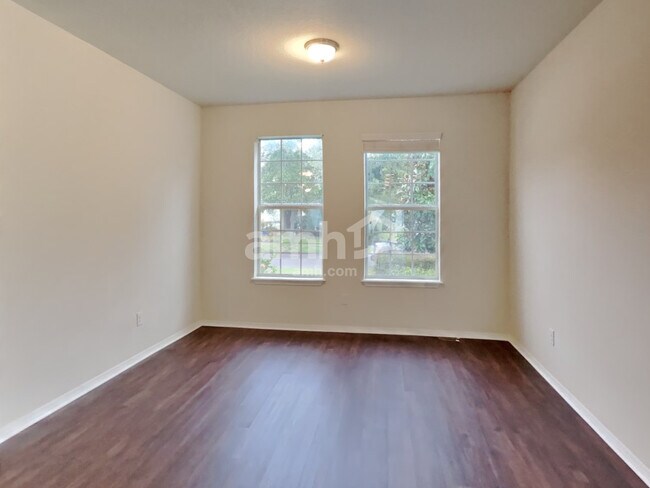 Building Photo - 2806 Maple Brook Loop