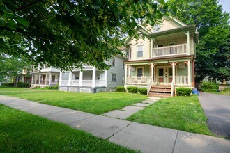 Building Photo - 831 Westcott St