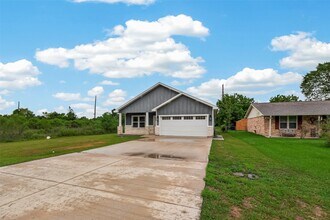 Building Photo - 1343 Alpha Ln