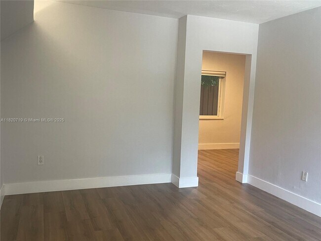 Foto del edificio - 125 Edgewater Dr