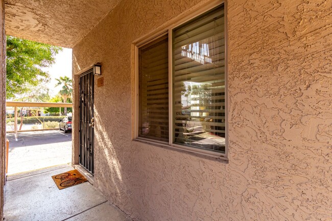 Building Photo - New Listing in Scottsdale