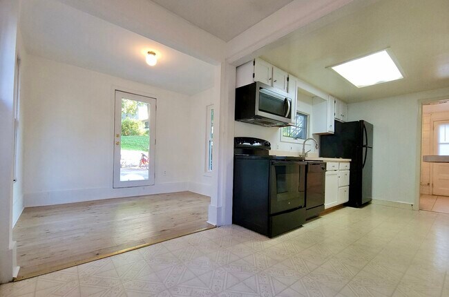 Building Photo - 1071 Tyson Ave