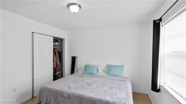 Building Photo - 2 br, 1 bath 4plex - 9410 North 50th Street A