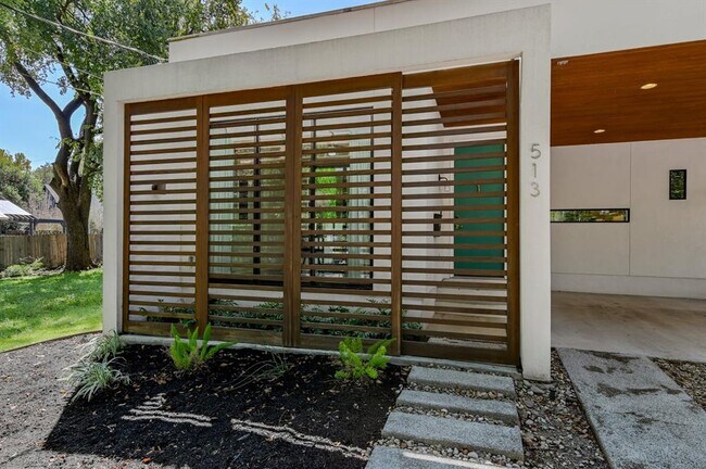 Foto del edificio - 513 El Paso St