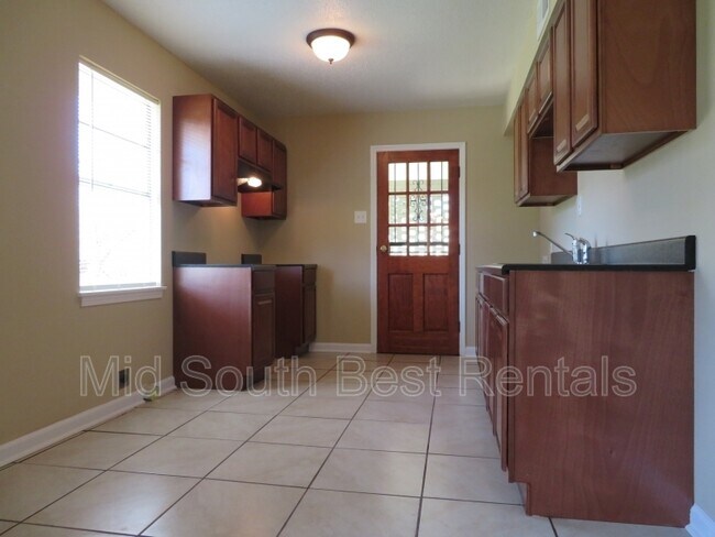 Foto del edificio - 2336 Millbrook Ave