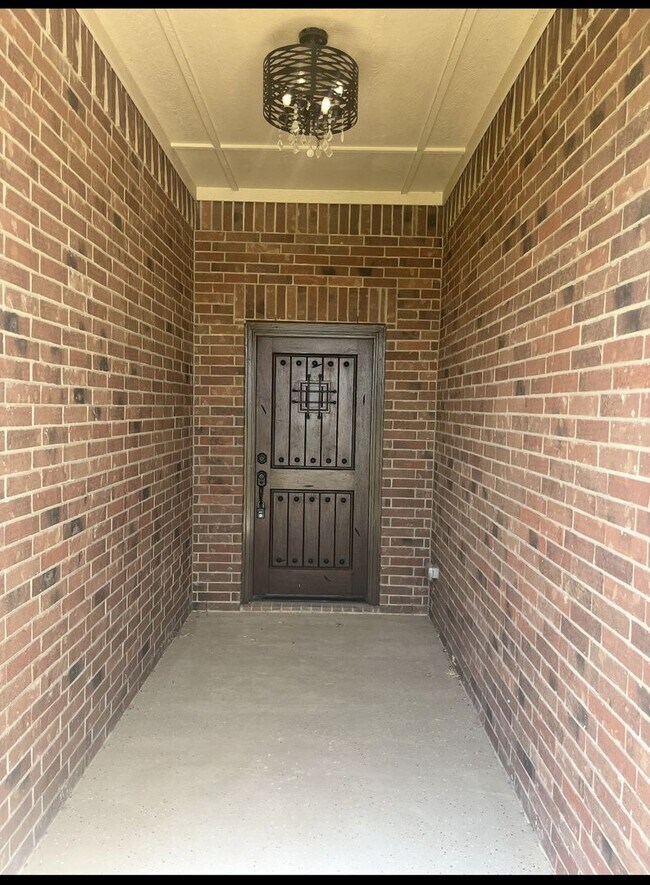 Foto del edificio - Beautiful 3-Bedroom, 2-Bath Home with Comm...