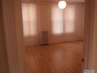 Foto del edificio - 22-32-32 36th St