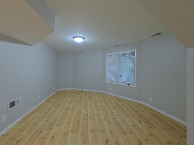 Building Photo - 805 Garrison Ct