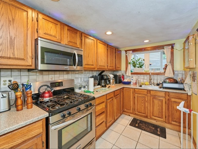 Building Photo - 11 Oliver St