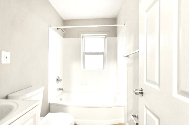 Foto del edificio - 8499 Meadow Ave