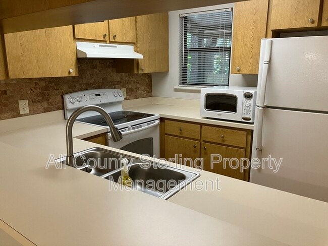 Building Photo - 6901 SW 44 Ave