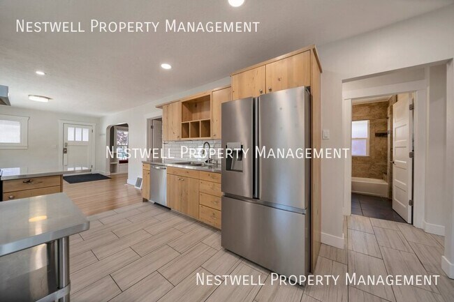 Building Photo - 520 E Redondo Ave