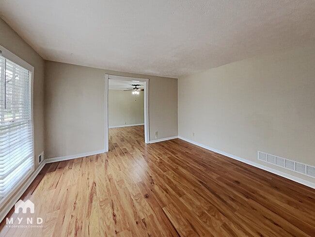 Building Photo - 2570 Rolling View Dr