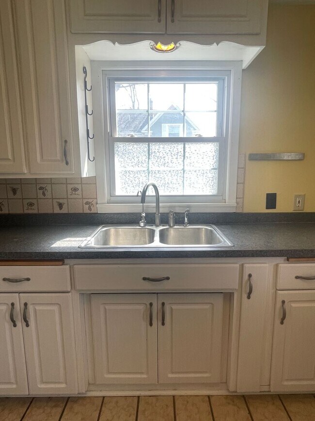 Building Photo - Rare robbinsdale home for lease