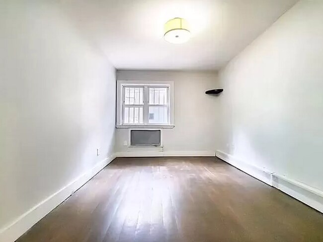 Building Photo - 154 Albany Ave