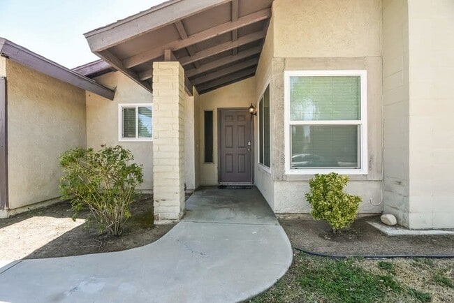 Building Photo - 44840 Hanstead Ave