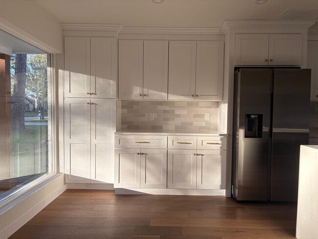 Building Photo - 2618 Pine Village Dr