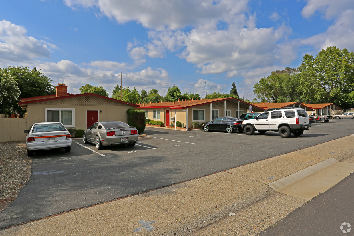 Building Photo - Chalet Apartments