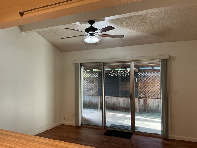 Building Photo - 1714 Kent St