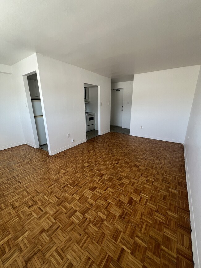 Building Photo - 2448 Carling Ave