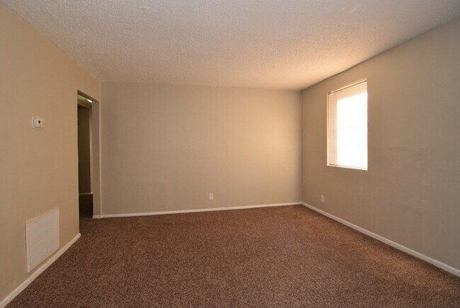 Building Photo - 3 Bedroom House - Section 8 OK