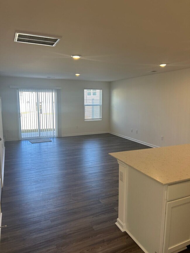 Building Photo - Brand New townhome in the heart of Newton!