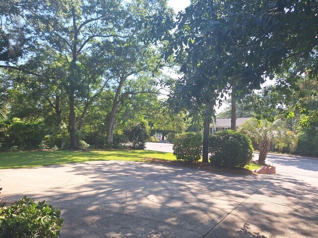 Foto del edificio - Magnificent Four Bedroom Home - Minutes Away from Numerous Attractions!