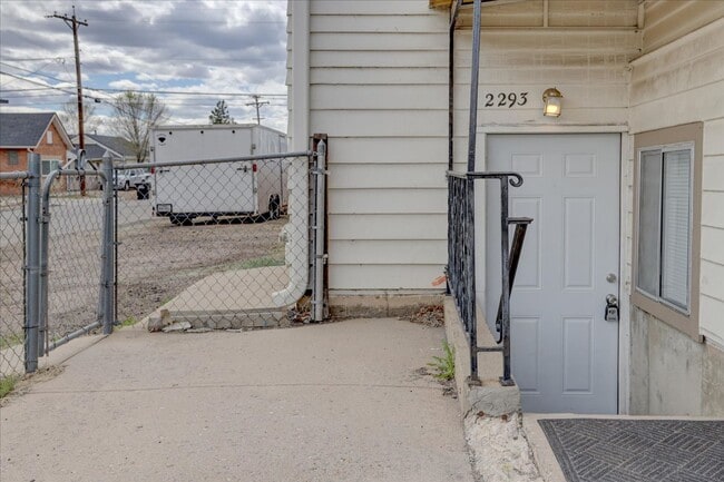 Photo - 2 bedroom 1 bathroom- lower unit House