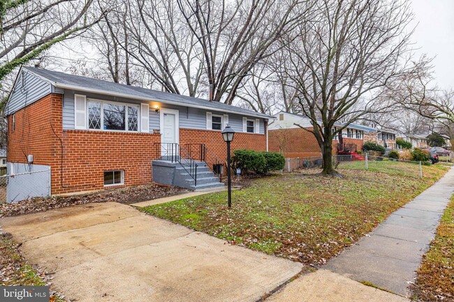 Building Photo - 1320 Woodlark Dr