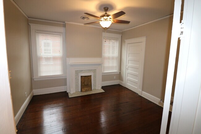Dormitorio 1 - 2203 Floyd Ave