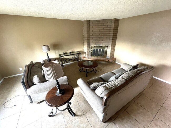 Building Photo - 4705 Pso Del Rico