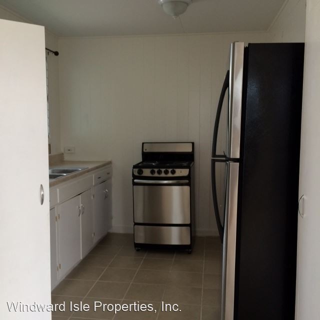 Building Photo - 3 br, 1 bath House - 430 B Hualani Street