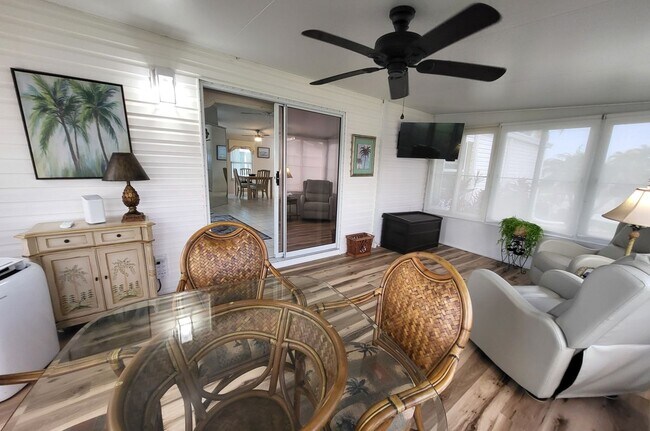 Building Photo - 8403 Delphinium Ct