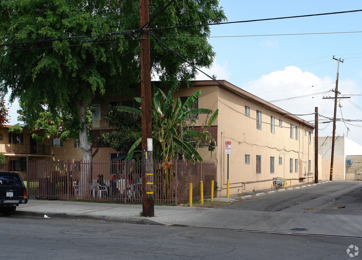 Building Photo - 2201 Myrtle St