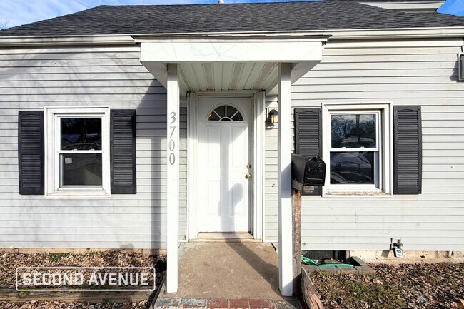 Foto del edificio - 3700 Coronado Dr