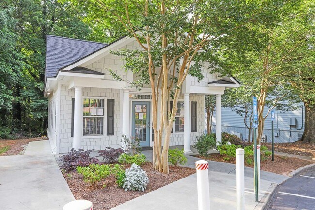 Foto del edificio - 2051 Flat Shoals Rd SE