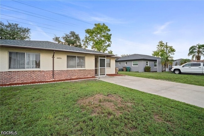 Building Photo - 4406 Santa Barbara Blvd S