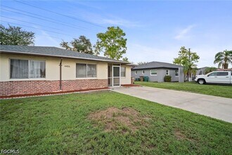 Building Photo - 4406 Santa Barbara Blvd S